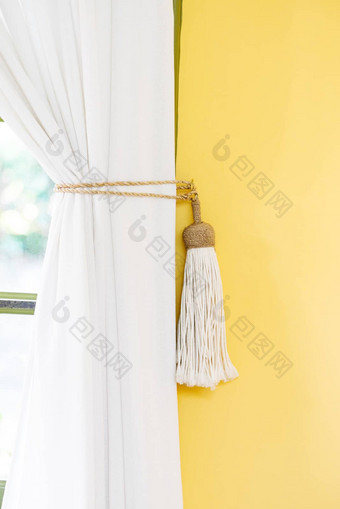 白色<strong>窗帘</strong>回接<strong>首页</strong>装饰简单的风格在室内黄色的墙
