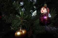 俄罗斯娃娃古董圣诞节玩具一年树背景
