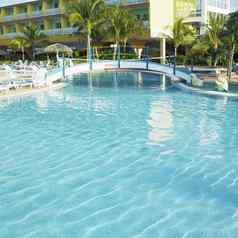 酒店的游泳池卡约岛椰子树古巴