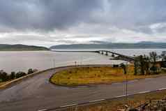 挪威路桥梁海岸线峡湾北欧多云的