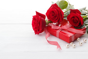 红色的玫瑰礼物盒子