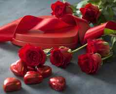 心形状的盒子红色的心玫瑰丝带