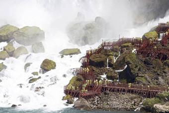 美丽的关闭图像令人惊异的尼亚加拉瀑布一边