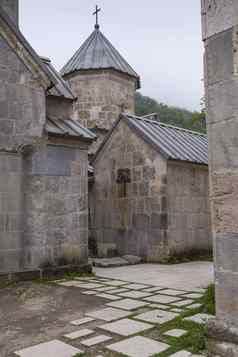 古老的哈格哈茨修道院位于小镇迪尔