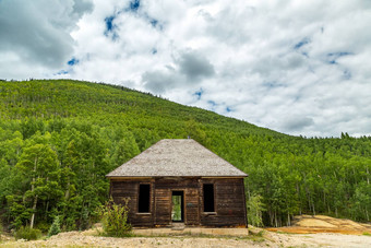 被遗弃的山小屋