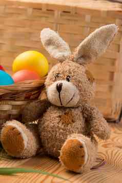篮子彩色的鸡蛋复活节兔子复活节