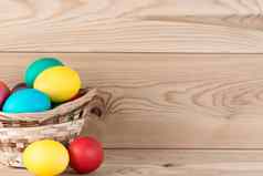 复活节篮子彩色的鸡蛋的地方登记