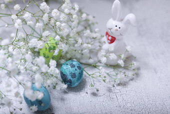 鸡蛋兔子花白色表面