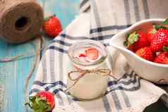 草莓酸奶健康的食物草莓酸奶