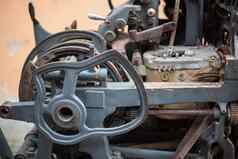 生锈的印刷机复杂的机制金属