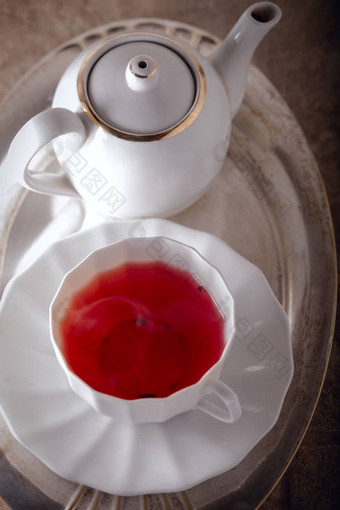 杯红色的水果茶水壶