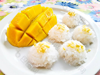 泰国风格热带甜点黏糊糊的大米吃芒果
