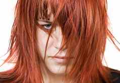 可爱的红色头发的人女孩混乱的头发