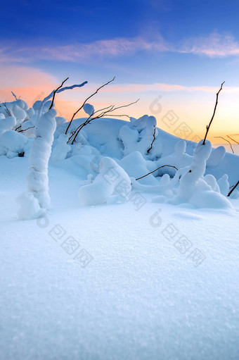 日出德鱼山山覆盖雪冬天南韩国