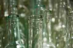 清晰的玻璃酒瓶