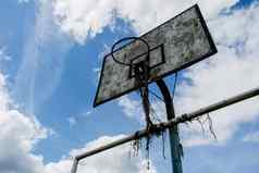篮球法院篮子抢走了网天空