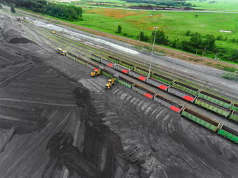 全景空中视图拍摄铁路跟踪马车