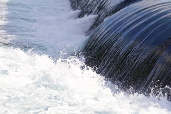 美丽的孤立的图像小瀑布关闭令人惊异的尼亚加拉瀑布