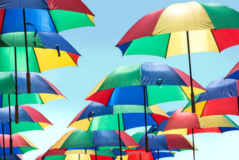 色彩斑斓的<strong>雨伞</strong>背景色彩斑斓的<strong>雨伞</strong>天空