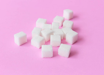 <strong>糖</strong>多维数据集粉红色的背景食物健康护理概念
