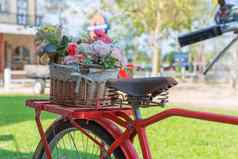 古董自行车装备篮子花花园