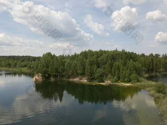 秋刀鱼湖空中无人机前视图拉脱维亚