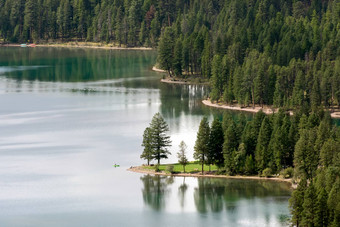 荷兰湖蒙大拿美国9月风景优美的视图湖