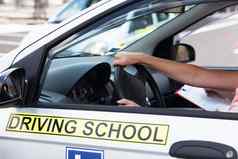学生司机学习开车车开车学校