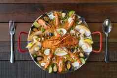 西班牙海鲜饭新鲜的龙虾scollops贻贝虾