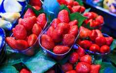 新鲜的草莓市场巴塞罗那