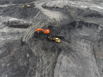 空中视图开放坑我的加载岩石矿业煤炭萃取行业