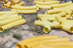 黄色的排水管