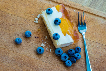 美味的甜蜜的蛋糕蓝莓阳光明媚的甜点