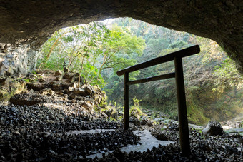 鸟居洞穴日本