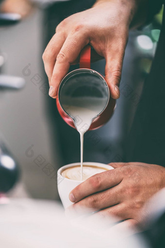 布里斯塔添加牛奶咖啡