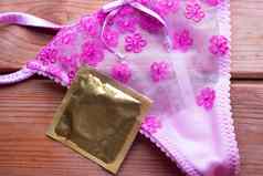 粉红色的林吉里避孕套