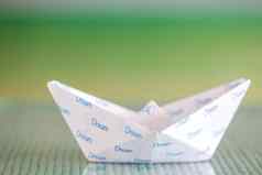 折纸船遵循梦想概念