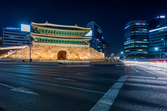 韩国交通模糊了过去的南大门门首尔南韩国