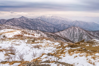 冬<strong>天山</strong>冬天景观白色<strong>雪山</strong>合唱团