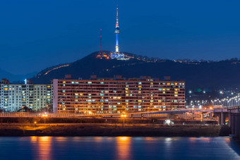 韩国首尔晚上南韩国城市天际线