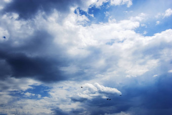 蓝色的天空云照片美丽的<strong>图片背景</strong>墙面