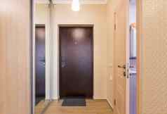 入口走廊室内入口通过内置的衣柜开放通过浴室