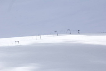 摘要雪山飘背景