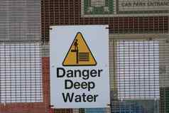 深水危险标志