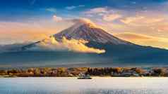 富士山河口湖湖日落秋天季节富士山山手日本