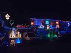 房子晚上覆盖圣诞节灯装饰电气