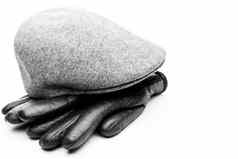 斜纹软呢灰色帽黑色的皮革手套白色背景