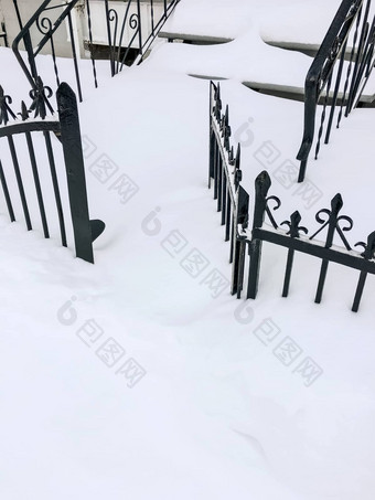 铁栅栏深雪