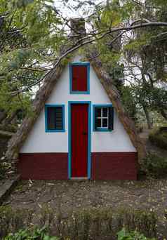传统的农村房子桑塔纳木头
