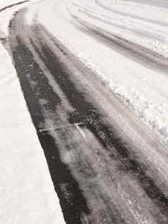 冬天路房地产跟踪汽车空路径雪